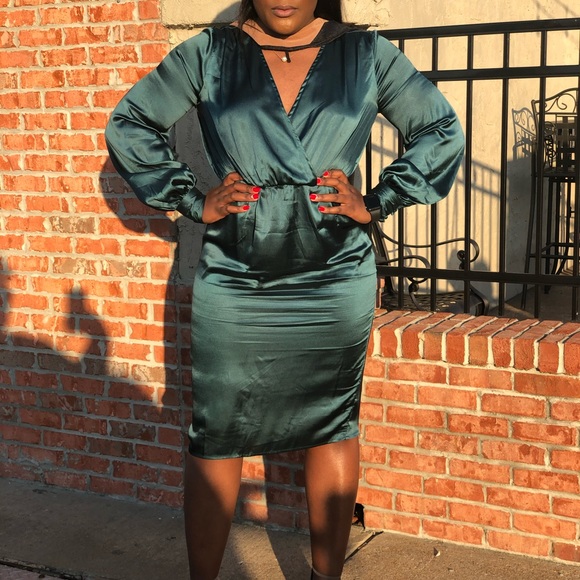 ASOS design curve Exclusive balloon sleeve satin MIDI dress. - Picture 2 of 5